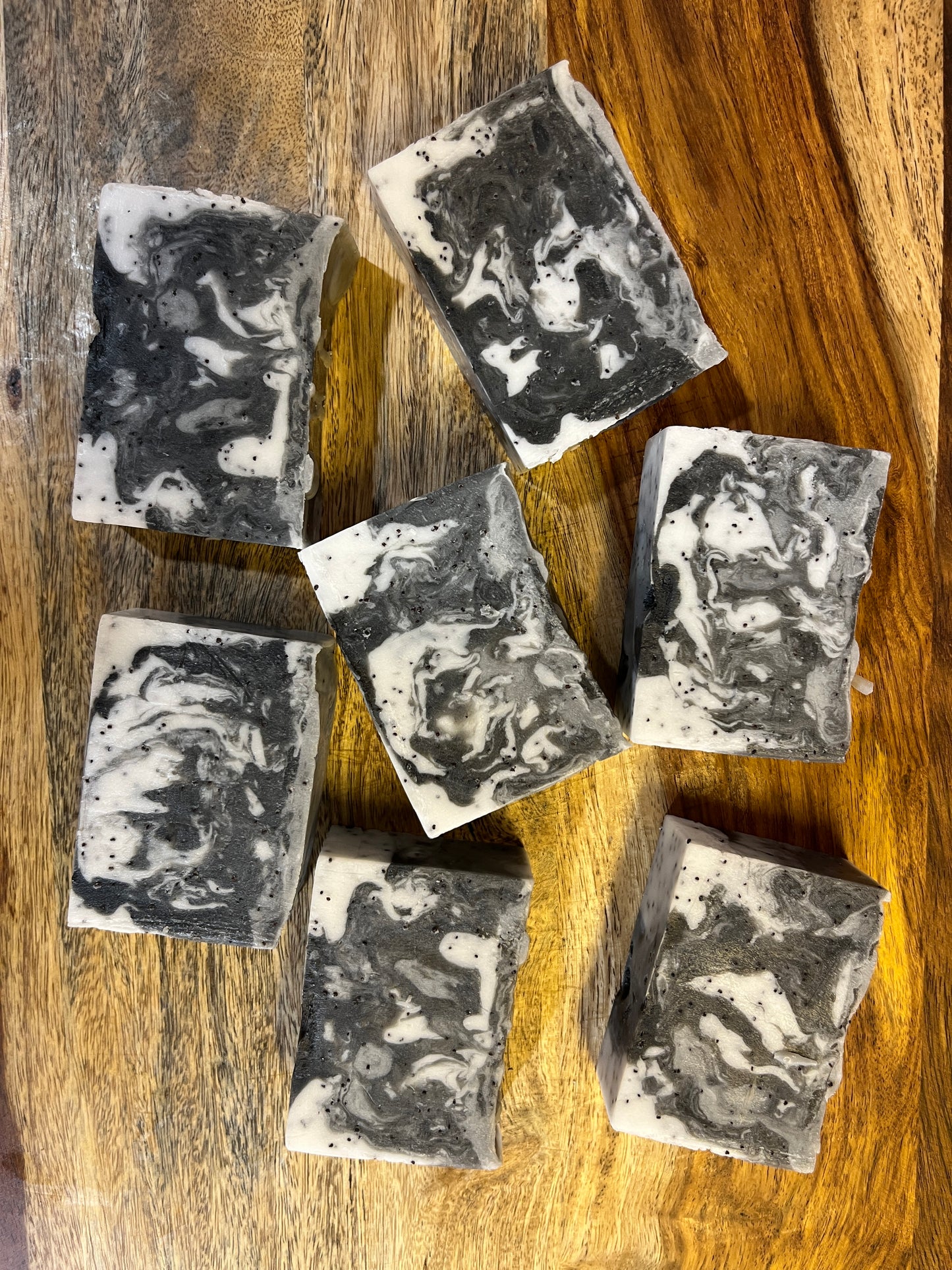 Activated Charcoal & Vanilla Soap Bar – Poppy Seeds, Goat's Milk, White Oak fragrance